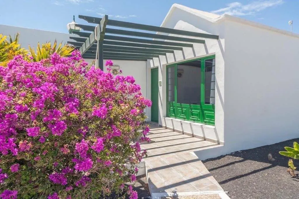 Bandama 14! 2 Bedroom Newly Renovated Bungalow, Los Pocillos, Puerto Del Carmen. Puerto del Carmen  0*, Puerto del Carmen (Lanzarote) Spain